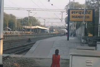 rail-electrification-is-closed-due-to-lockdown-in-mandsaur