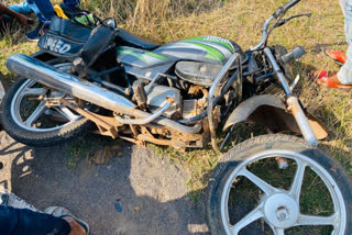 Two injured due to clash in bikes in raipur