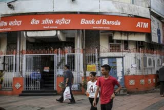 moratorium on term loan repayment  Bank of Baroda borrowers opt for moratorium on term loan repayment  loan repayment  business news  bank of baroda  moratorium on term loan repayment  Bank of Baroda  கடன் தொகையை நிறுத்தக்கோரி விண்ணப்பம்  வாடிக்கையாளர்கள் விண்ணப்பம்  கடன் தொகை  பேங்க் ஆப் பரோனா  கரோனா பொருளாதார நெருக்கடி