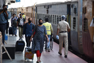 Over 45,000 bookings worth Rs 16 crore so far for special trains: Rlys  45,000 bookings for special trains  Special trains  bookings for special trains  business news  Indian Railways  ന്യൂഡൽഹി  ഇന്ത്യൻ റെയിൽവെ  ടിക്കറ്റ് ബുക്കിങ്  മാർഗനിർദേശങ്ങൾ