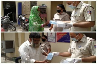 delhi police distributed masks, sanitizers and galbas due to covid 19