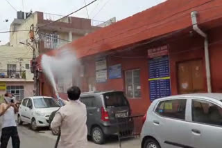 narendra chawla doing sanitization work