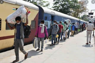 Shramik Special trains Madhya Pradesh migrant worker passenger dies migrant worker death ഉത്തർപ്രദേശ് ഗോണ്ട ജില്ല ശ്രാമിക് സ്‌പെഷ്യൽ ട്രെയിനുകളിലെ രണ്ട് യാത്രക്കാർ മരിച്ചു ഹൃദയാഘാതം ഭോപാൽ