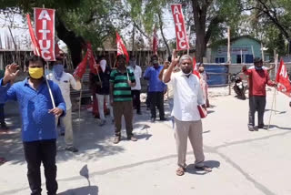 kurnool hospital workers protest to pay during lock down period