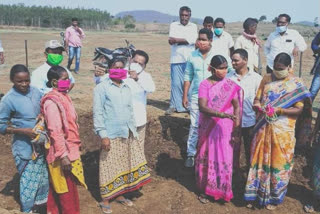 ఉపాధి హామీ కూలీలకు మాస్కుల పంపిణీ