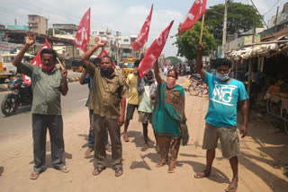 chodavaram cpi leaders protest to file a 320 case on lg polymers owners