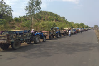 people gathered together in vegetable wholesale market in narsingarh of rajgarh