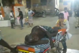 sambalpur latest news, old man hit by police, old farmer beaten by police, arrogence of police, lockdown, ସମ୍ବଲପୁର ଲାଟେଷ୍ଟ ନ୍ୟୁଜ୍‌, ସମ୍ବଲପୁରରେ ବୃଦ୍ଧଙ୍କୁ ପୋଲିସର ମାଡ, ବୃଦ୍ଧ ଚାଷୀଙ୍କୁ ପୋଲିସର ମାଡ, ପୋଲିସର ଜୁଲମ, ଲକଡାଉନ