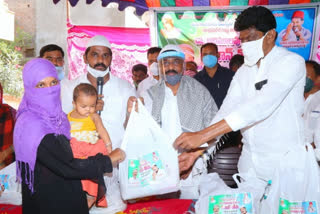 grossaries distributes to muslims in prakasam dst yerragondapalem by ycp leaders