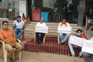 bjp protest against liquor during lockdown in korba