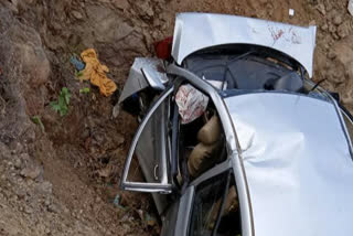 Uncontrolled car fell into a ditch in Seoni