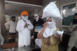 DSGPC distributed ration to 500 people in Tilak Vihar during lockdown