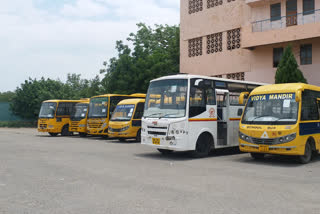 migrant laborers are being dropped at railway station by buses in faridabad