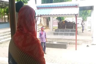 mother did last rites of his son in sarguja