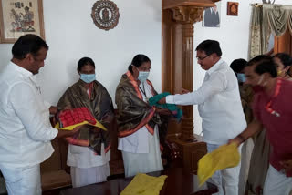 minister niranjanreddy honored nurses in mahaboobnagar district