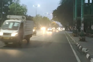 People not following the lockdown rules on South Extension Ring Road in delhi