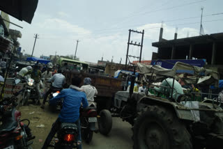 people are facing problem due to traffic jam