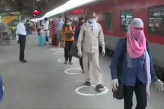 Passengers arriving in New Delhi via special trains are not getting the means to go home