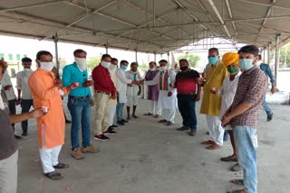 Decoction distributed to farmers and laborers