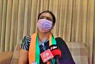 dk aruna conduct bjp deeksha at her home in jubilee hills, hyderabad