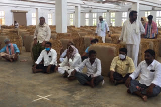 Tobacco  farmers protest at kanigiri auction Center