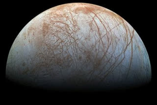 Jupiter's moon Europa: New evidence of watery plumes