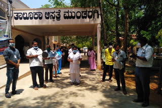 Corona Warriors beat 'Jagate' Demanding the fulfillment of various demands at Gadag