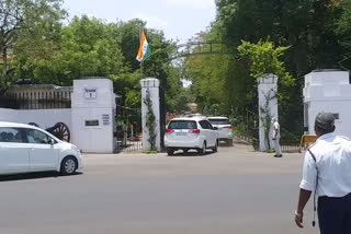 Chief Minister Shivraj Singh Chauhan on his way to Raj Bhavan