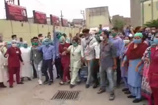 health workers of private hospital of ludhiana protest against hospital