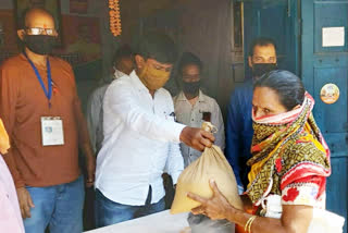 bjp birsanagar mandal distributed ration in jamshedpur