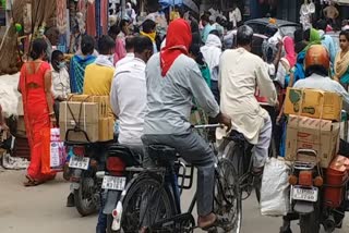 people are not wearing masks in ballia