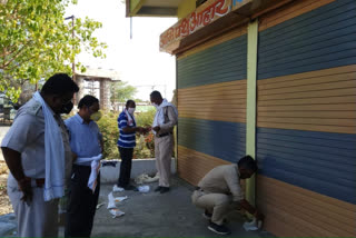 Two grocery shops sealed for lockdown violation in Narsinghpur