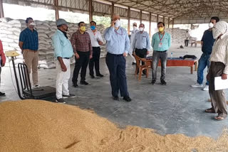 प्रमुख सचिव कृषि ने गेहूं खरीद केंद्रों का किया औचक निरीक्षण