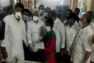 compensation cheques to vizag lg gas leak incident victims