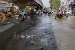 மதுரை சாலைகளில் வீணாய் போகும் குடிநீர்!