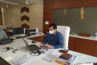 Collector had video conference with the Sarpanch of 10 villages of Aravalli district