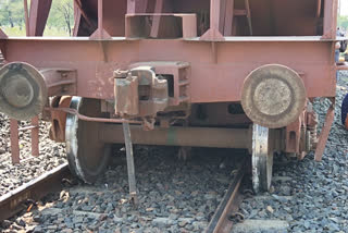 wagon over loaded with ballast derailed in pandhurna of chhindwara