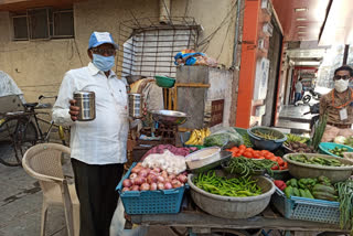 vegetable-traders-are-required-to-keep-two-boxes-for-money-transactions-in-rajkot