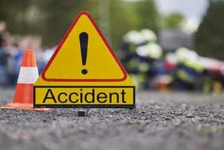 muzaffarnagar accident  ലക്‌നൗ  ഡൽഹി-ഡെറാഡൂൺ ദേശീയപാത  കാർ ഉന്തുവണ്ടിയിൽ ഇടിച്ച്  മുസാഫർനഗർ  രതൻപുരി പൊലീസ് സ്റ്റേഷൻ  യുപിയിൽ വാഹനാപകടം  UP accident  highway car hit push cart  muzaffarnagar  ratani