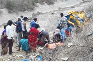 Auto, car crash in Medak - five injured