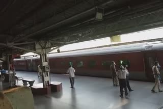 Special train from Delhi Reached to Bangalore