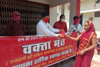 wakta manch of Raipur distributed masks to people for the 41st consecutive day