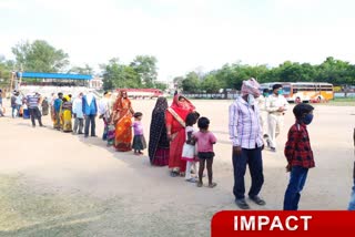 impact news of etv bharat hazaribag, jharkhand, government assistance in lockdown, हजारीबाग से प्रवासी मजदूर की खबर, लॉकडाउन में झारखंड सरकार ने की सहायता