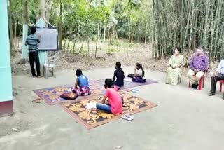 studied is going on under tree during lock down nalbari assam etv bharat news