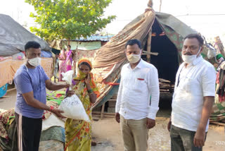 Gangavathi: Municipality helps more than 112 nomadic families