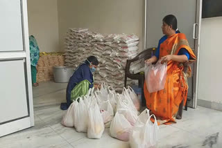 groceries  given to 300 needy in Bathinda