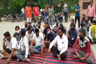 Sweepers protest outside Phagwara Municipal Corporation office