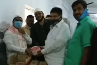 musheerabad mla distributed biryani box to muslims