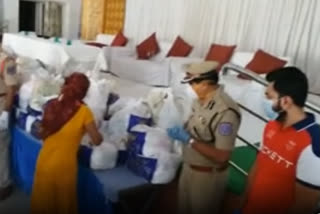 sarurnagar police distributed food to 200 migrants