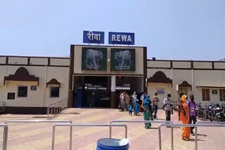 Petrol pump operators refuse to fill petrol in bus in rewa